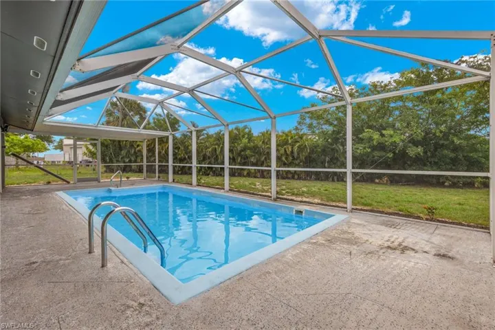 655 NE 15th  CT, Cape Coral, FL 33909