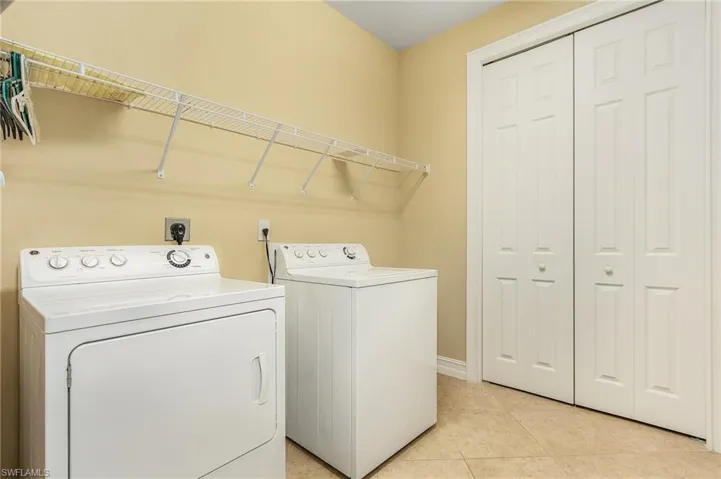 2625 Stonyhill CT, CAPE CORAL FL 33991