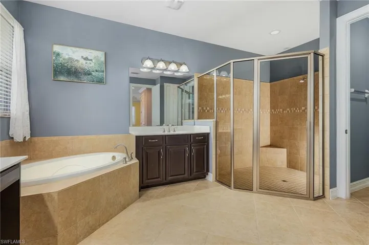 SOAKING TUB AND SEPARATE LARGE SHOWER