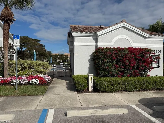 5640 Northboro Dr 201, Naples, Florida 34110