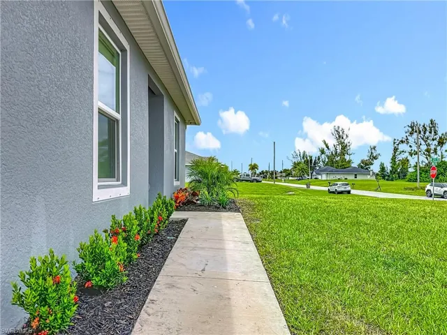View of grassy yard