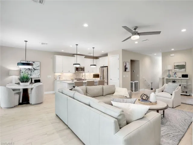 2614  Seychelles  CIR, Naples, FL 34112