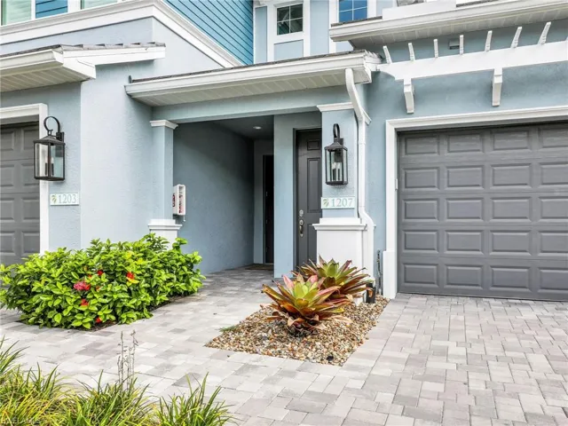 2614  Seychelles  CIR, Naples, FL 34112