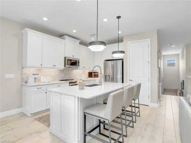 2614  Seychelles  CIR, Naples, FL 34112
