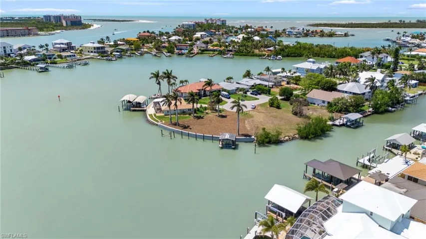 159 Tahiti St, Naples, Florida 34113