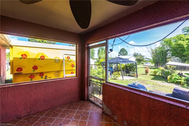 Sunroom / solarium with plenty of natural light