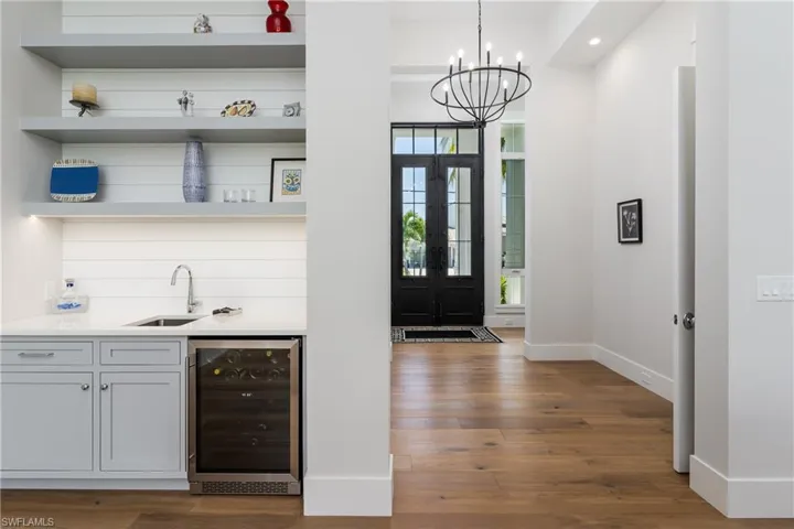 Bar/Entryway