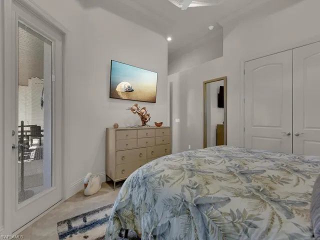 Recessed lighting, crown molding, and high ceilings