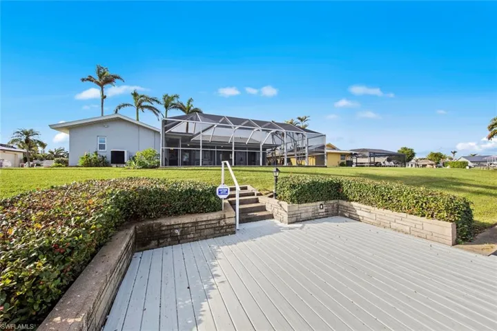 Deck with a lawn and a lanai