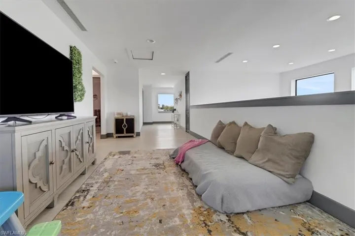 8355 Coral DR, FORT MYERS FL 33967
