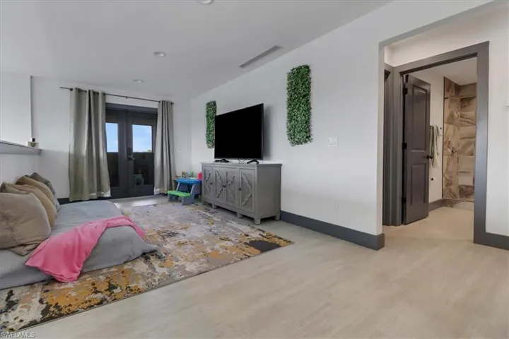 8355 Coral DR, FORT MYERS FL 33967