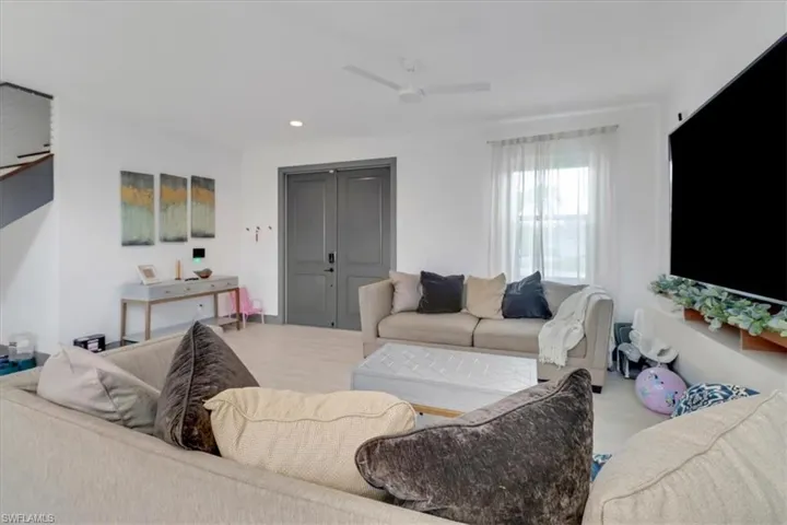 8355 Coral DR, FORT MYERS FL 33967