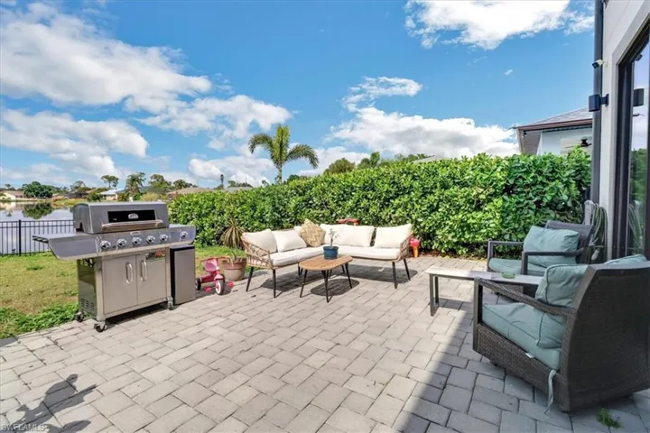 8355 Coral DR, FORT MYERS FL 33967