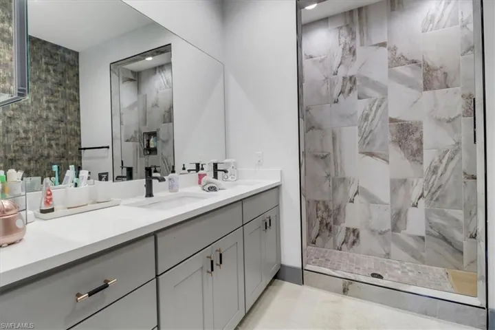 8355 Coral DR, FORT MYERS FL 33967