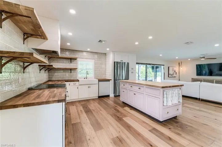 5302 Shalley Cir E, Fort Myers, Florida 33919