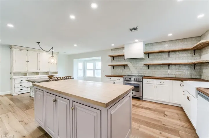 5302 Shalley Cir E, Fort Myers, Florida 33919