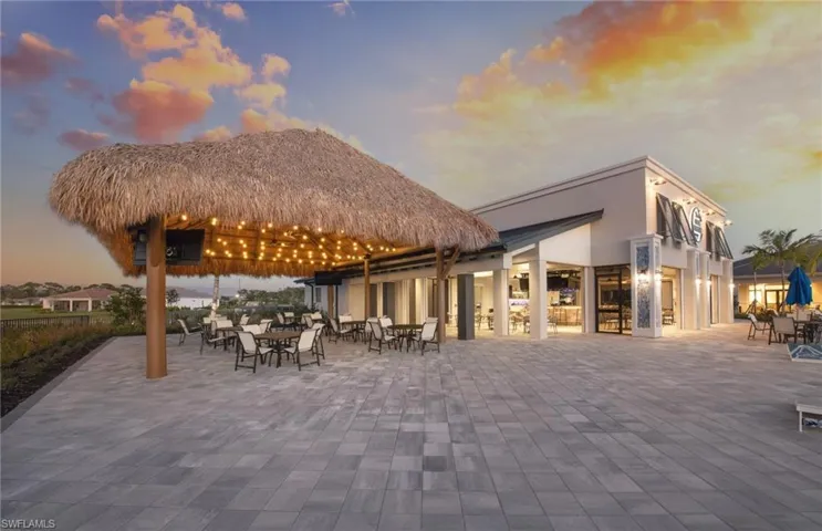 Oak House Bar & Grille & Tiki Hut