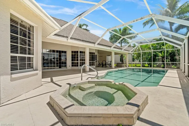 Beautiful Spa and Pool!