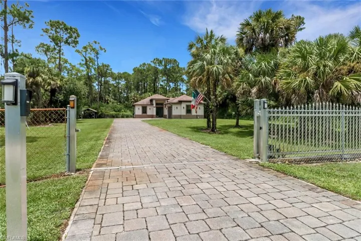 3735  32nd SE AVE, Naples, FL 34117