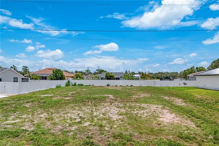 3205 2nd Pl, Cape Coral, Florida 33993