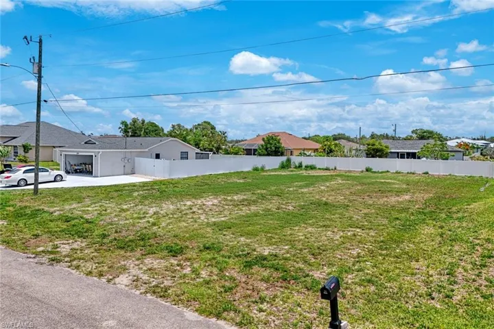 3205 2nd Pl, Cape Coral, Florida 33993