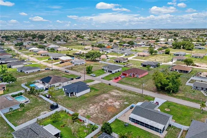 3205 2nd Pl, Cape Coral, Florida 33993