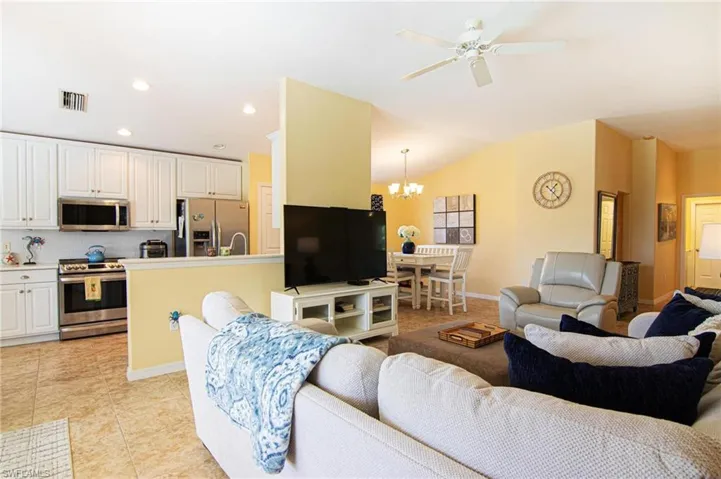 2436 Woodbourne Pl, Cape Coral, Florida 33991