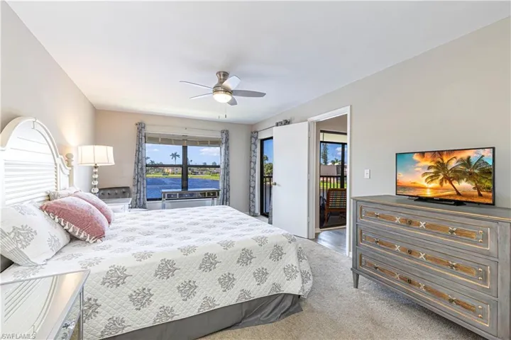 Bedroom with access to the lanai