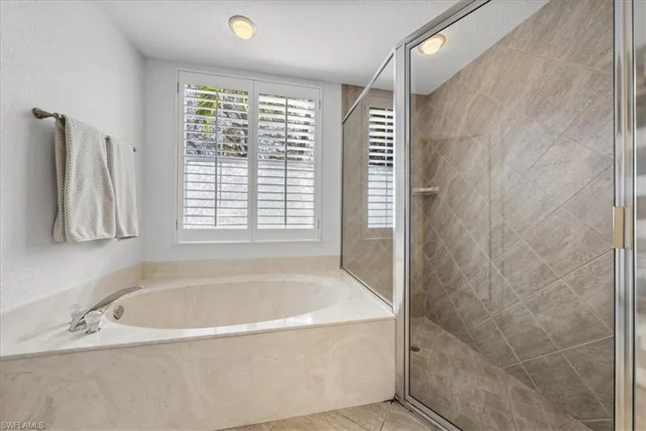 297  Sawgrass  CT, Naples, FL 34110
