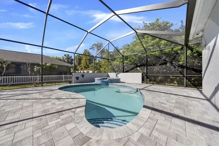 297  Sawgrass  CT, Naples, FL 34110