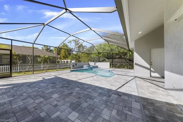 297  Sawgrass  CT, Naples, FL 34110