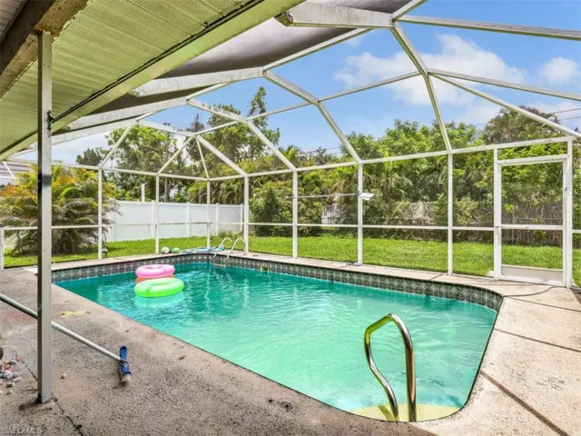 209 Ne 9th Ct, Cape Coral, Florida 33909