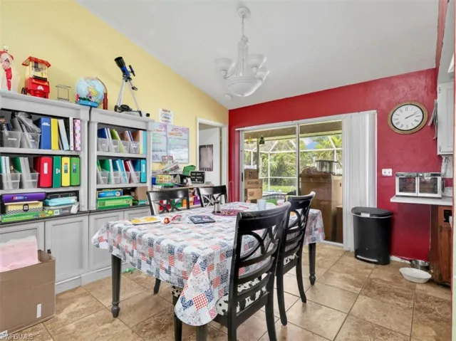 209 Ne 9th Ct, Cape Coral, Florida 33909