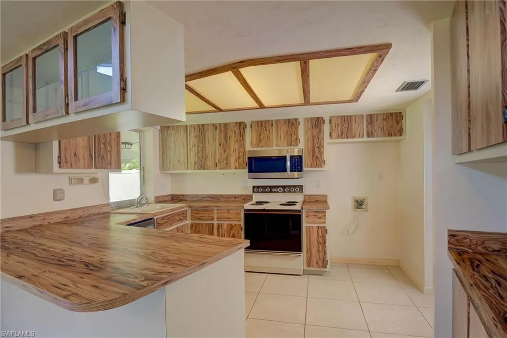 2228 15th PL, Cape Coral, FL 33990,225063111
