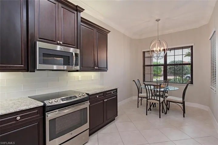 Sunny eat in Kitchen with stainless appliances