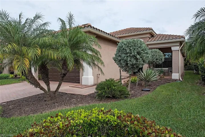 13612  Mandarin  CIR, Naples, FL 34109