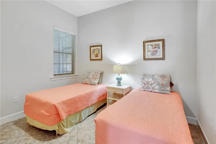 2 twin beds