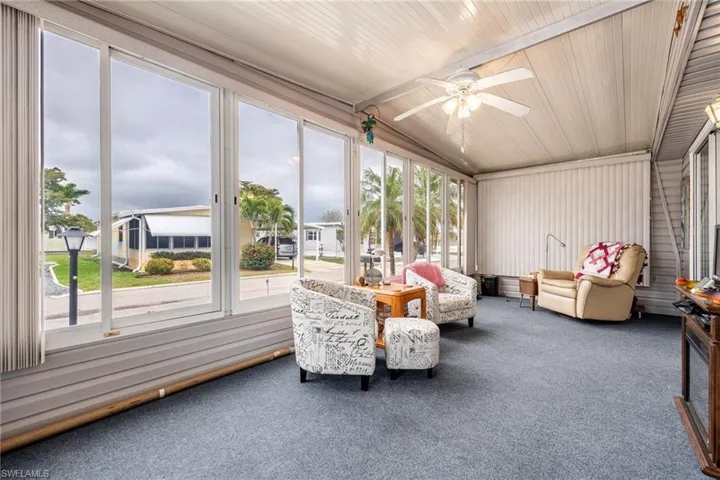 Sunroom with ceiling fan
