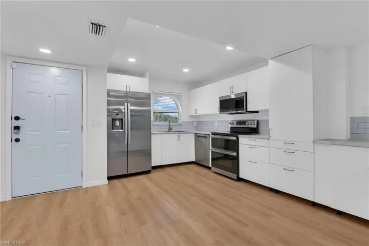 28 Cosmopolitan Dr 16, Lehigh Acres, Florida 33936