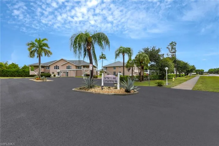 28 Cosmopolitan Dr 16, Lehigh Acres, Florida 33936