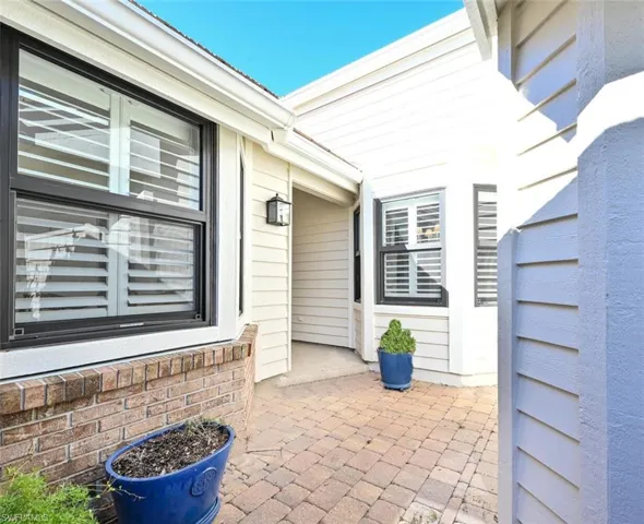 Front Proch/Entrance