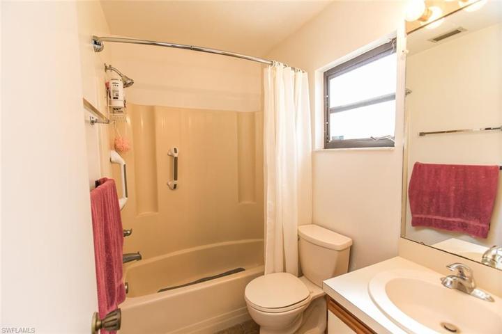 7129  Penner  LN, Fort Myers, FL 33907