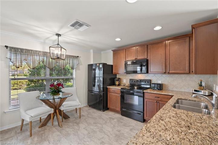 Eat-In Kitchen