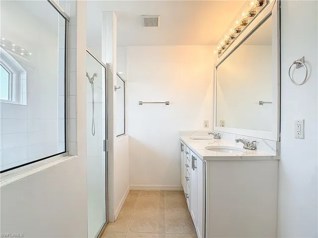 1723 Ne 2nd Pl, Cape Coral, Florida 33909