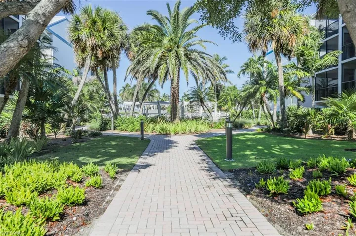 Surrounding community with a yard