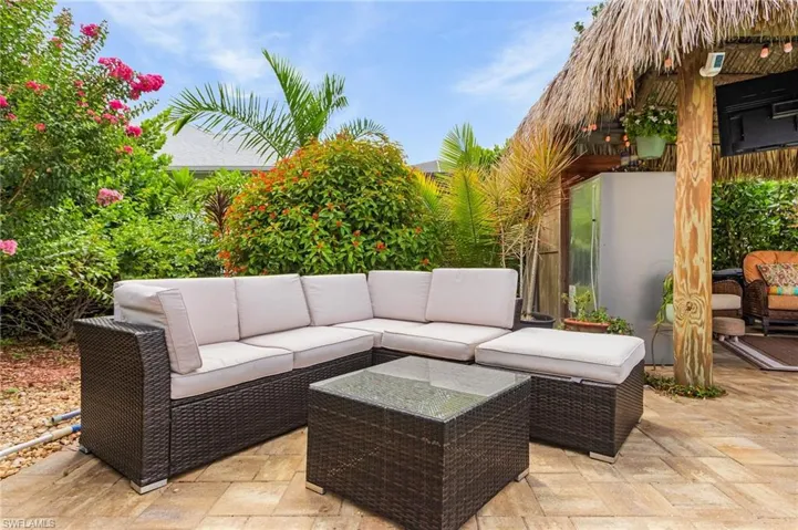 View of patio / terrace featuring outdoor lounge area