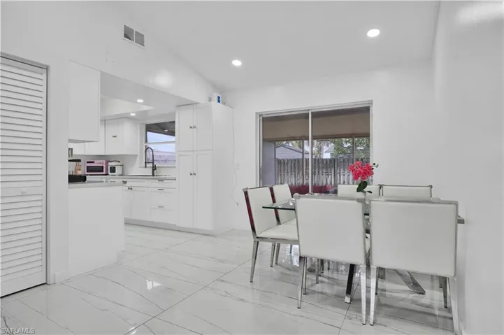 8641 Nw 8th St, Pembroke Pines, Florida 33024