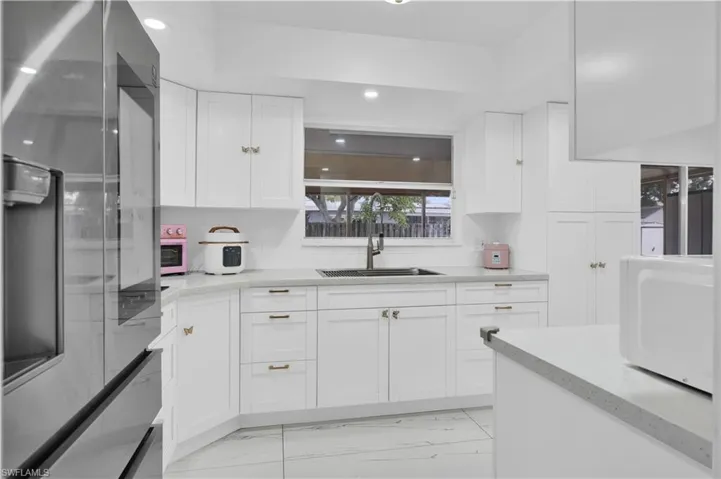 8641 Nw 8th St, Pembroke Pines, Florida 33024