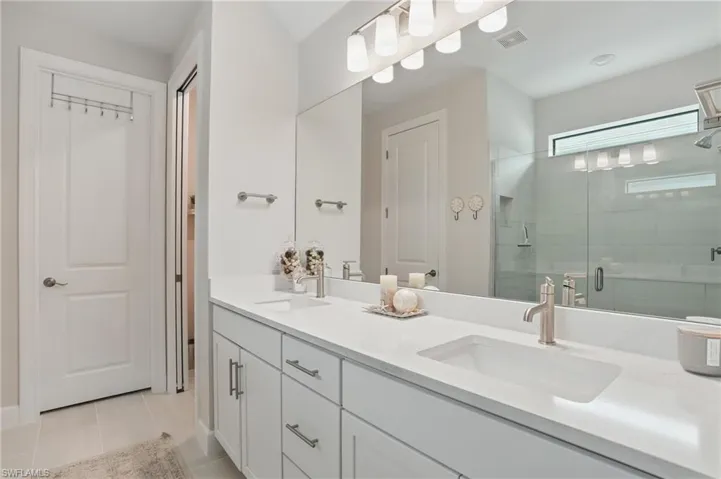10415  Ventana  LN, Naples, FL 34120
