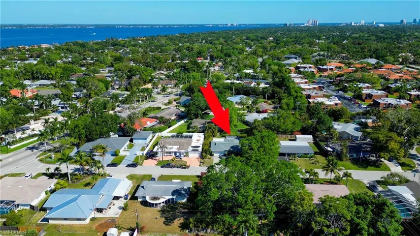 Minutes to downtown Fort Myers!